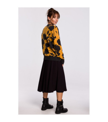 BK056 Sweater with flowers - model 3