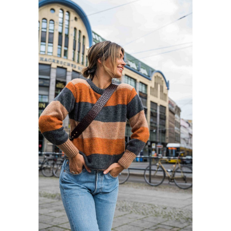 BK071 Sweater with multicolor stripes - model 4