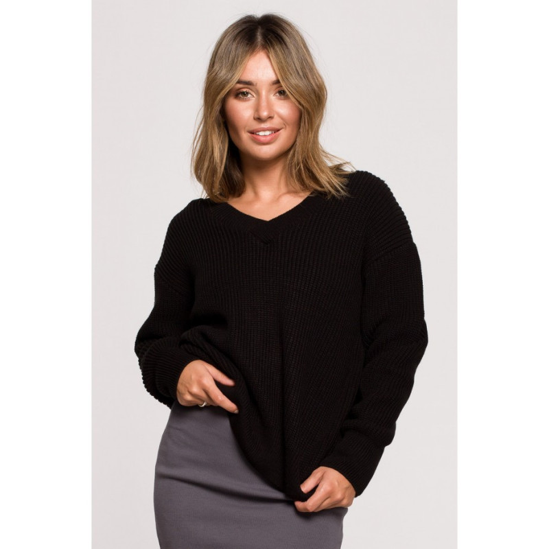 BK075 Sweater with a heart neckline - black