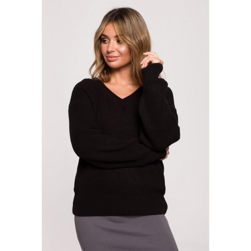 BK075 Sweater with a heart neckline - black