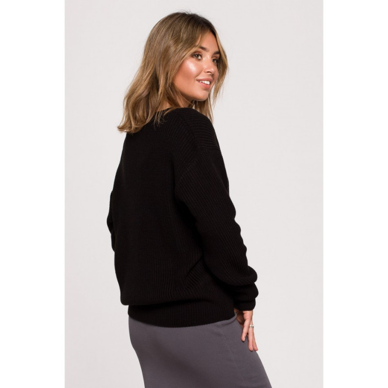 BK075 Sweater with a heart neckline - black