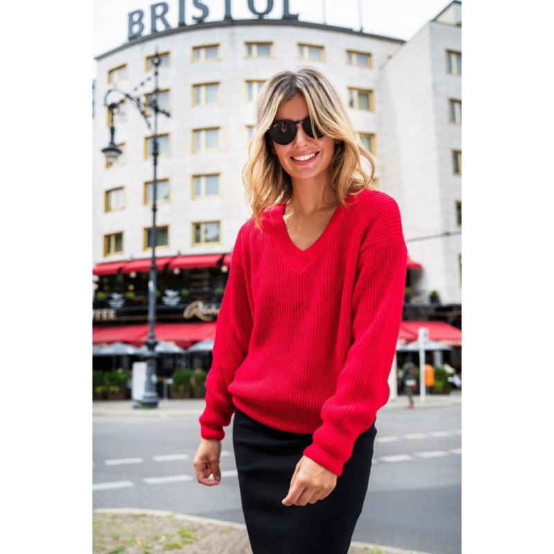 BK075 Sweater with a heart neckline - red