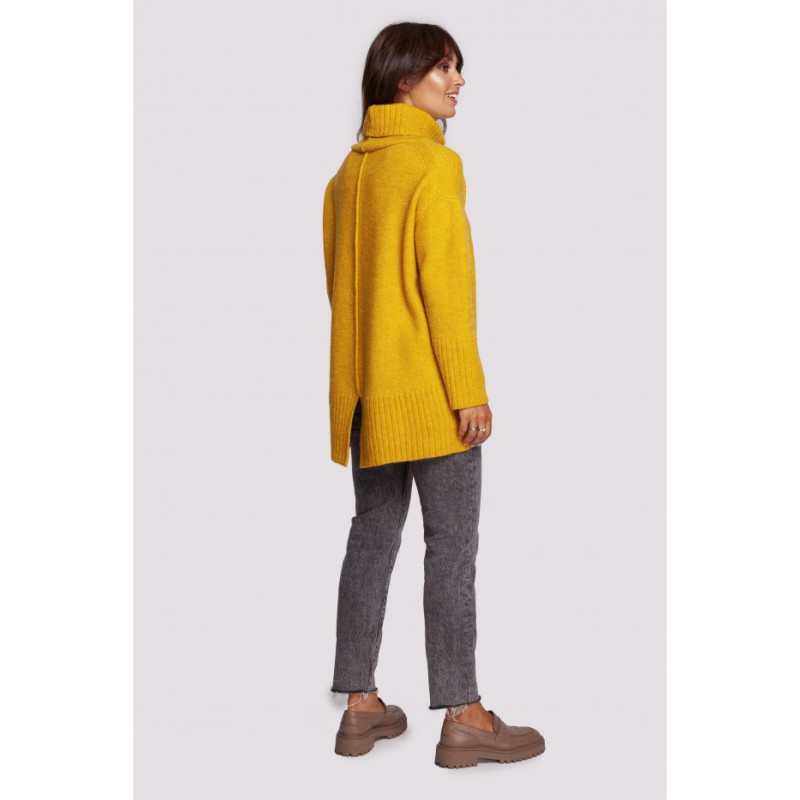 BK086 Sweater with turtleneck and back slit - honey