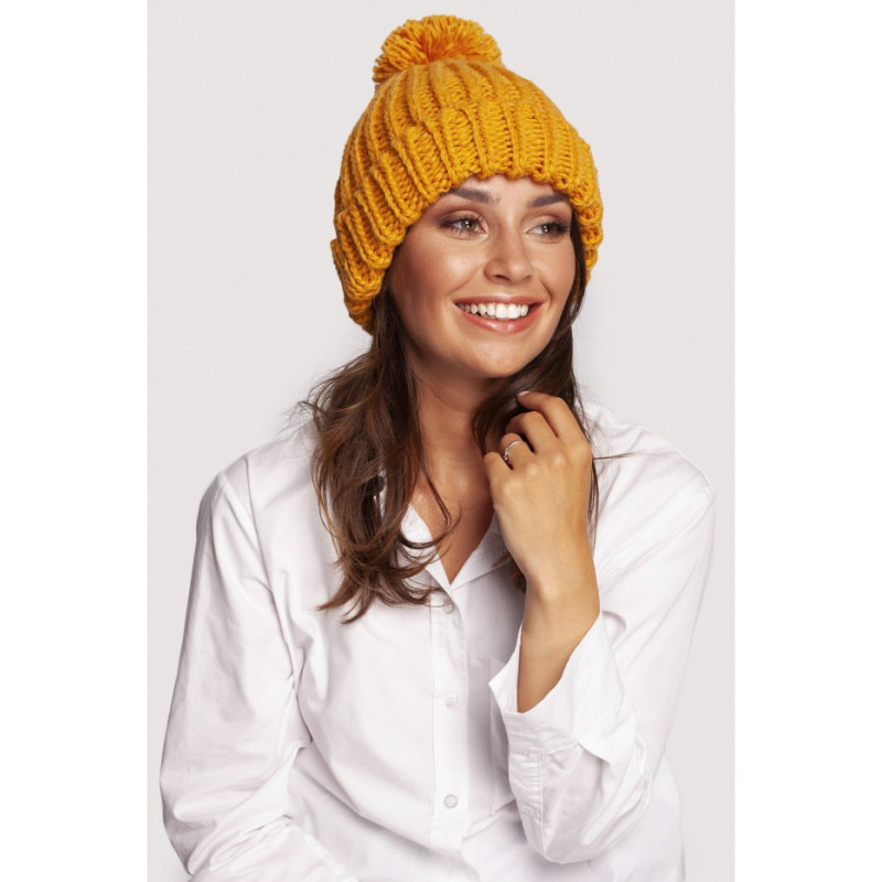 BK101 Beanie with pom-pom - honey-colored