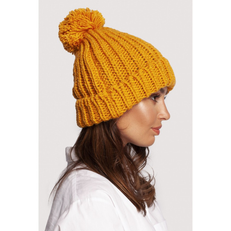 BK101 Beanie with pom-pom - honey-colored