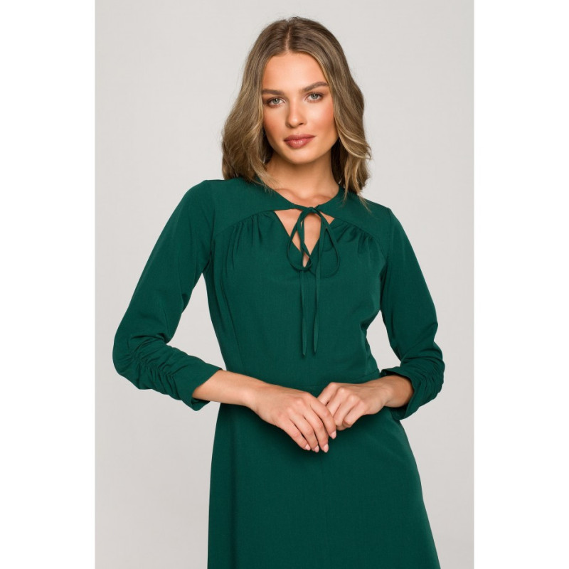 S325 Dress with binding at neckline - green