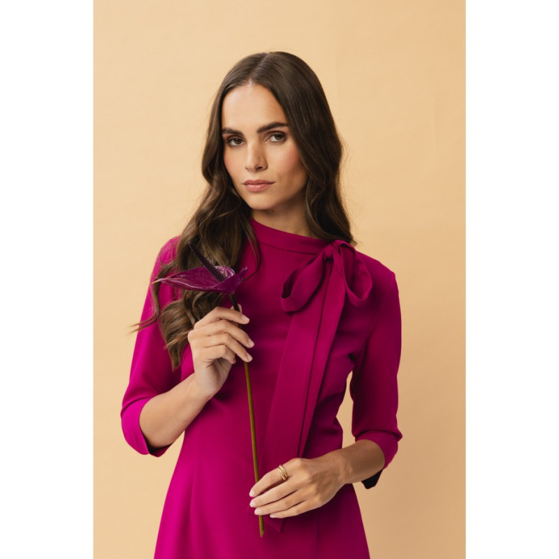 S346 Dress with binding at the neck - plum