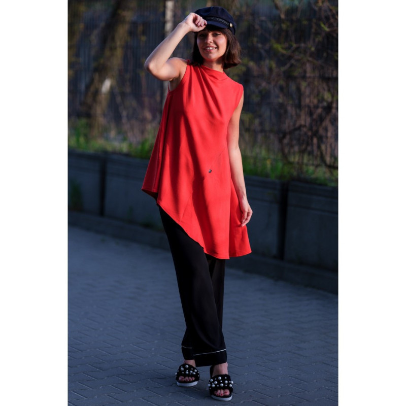 B069 Asymmetrical sleeveless blouse - red