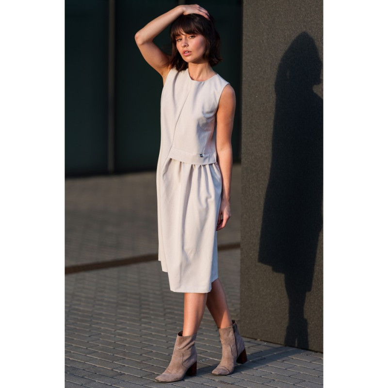 B080 Sleeveless flowy midi dress - beige