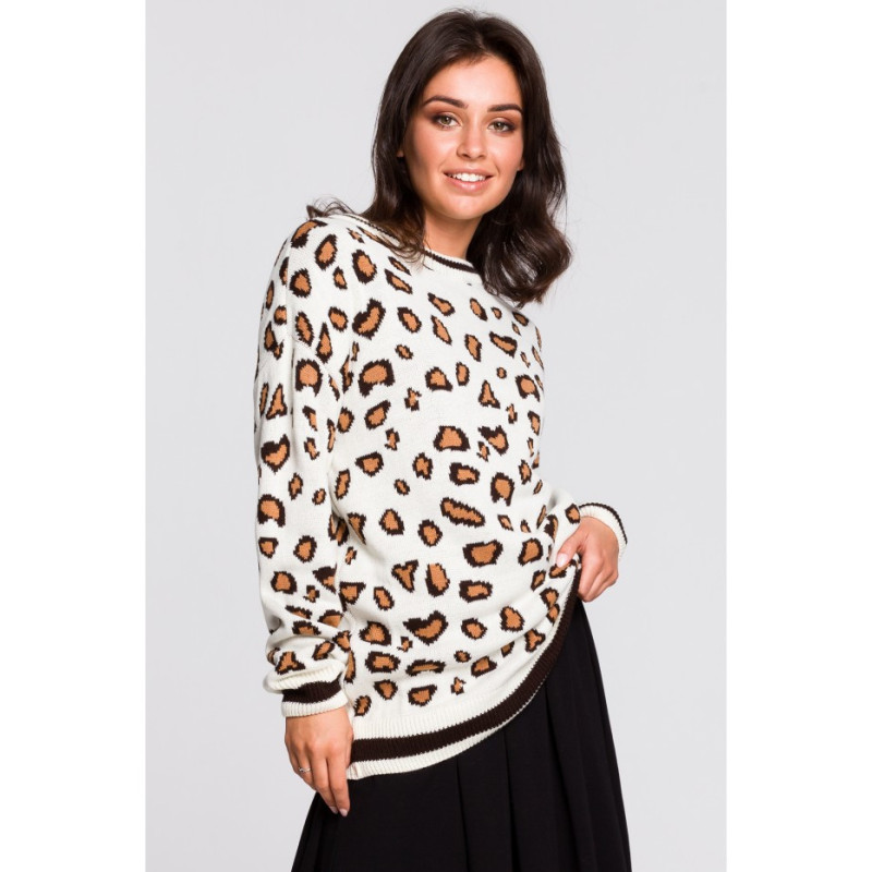 BK029 Sweater in leopard spots - model 2