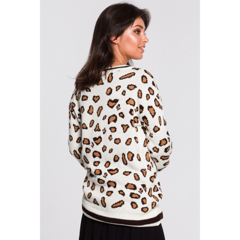 BK029 Sweater in leopard spots - model 2