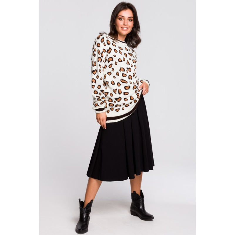 BK029 Sweater in leopard spots - model 2