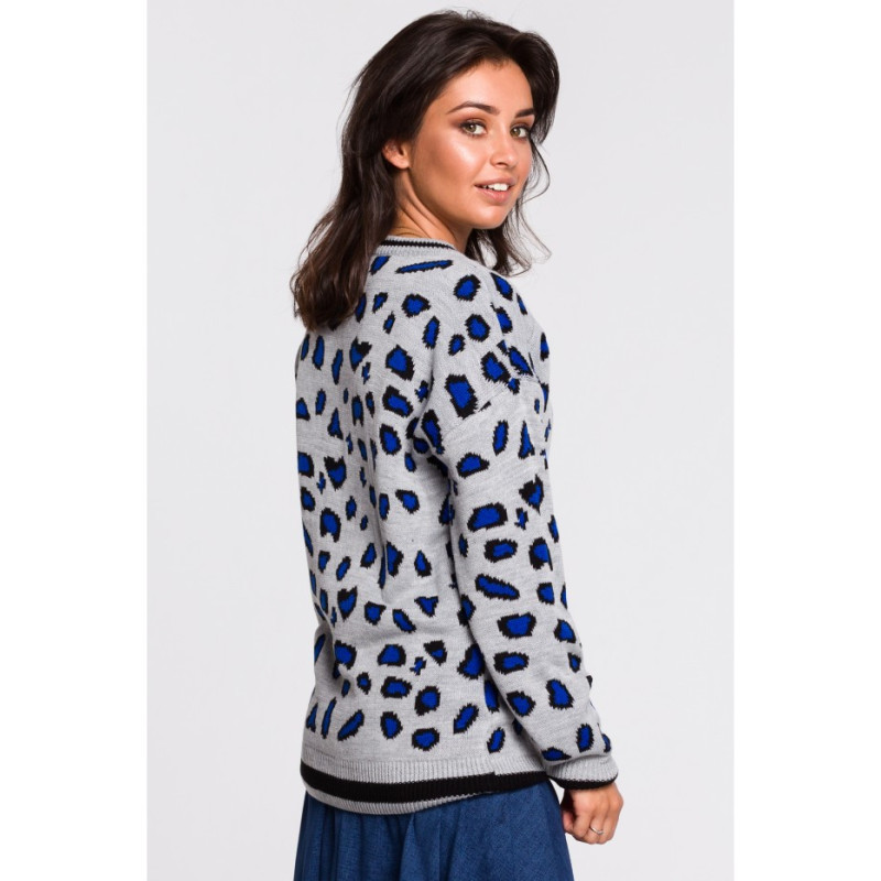 BK029 Sweater in leopard spots - model 3