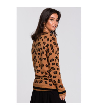 BK029 Sweater in leopard spots - model 4