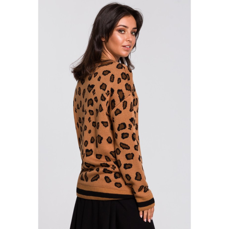 BK029 Sweater in leopard spots - model 4