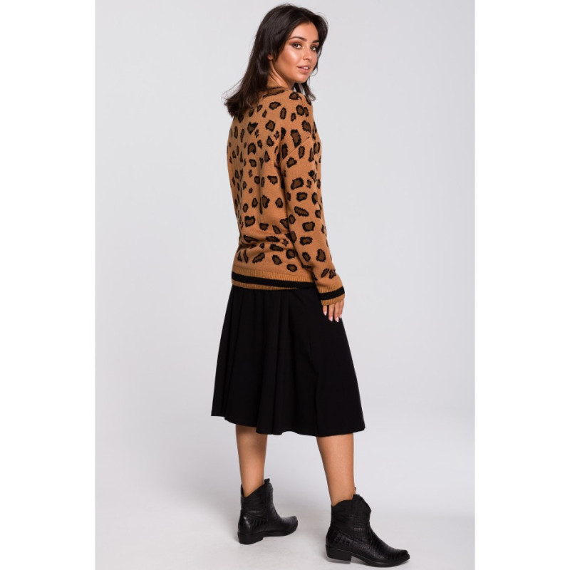 BK029 Sweater in leopard spots - model 4