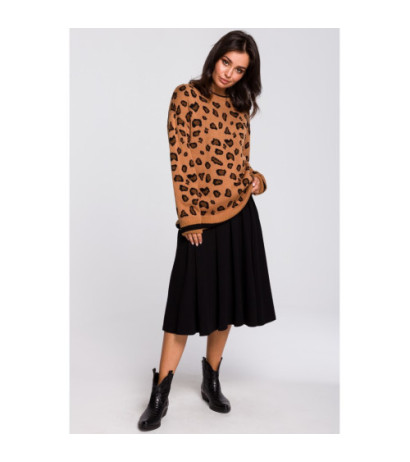 BK029 Sweater in leopard spots - model 4