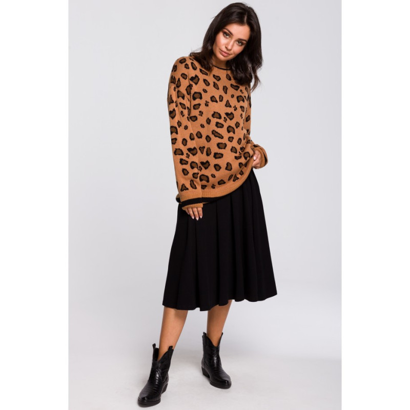 BK029 Sweater in leopard spots - model 4