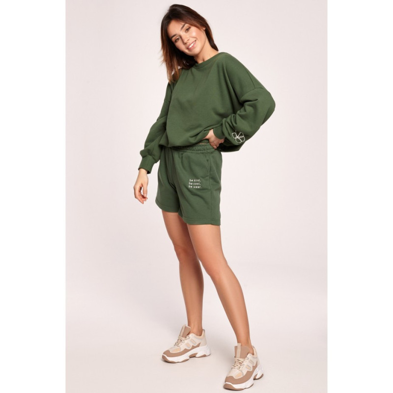 B186 Sweatshorts with embroidery - Grassy