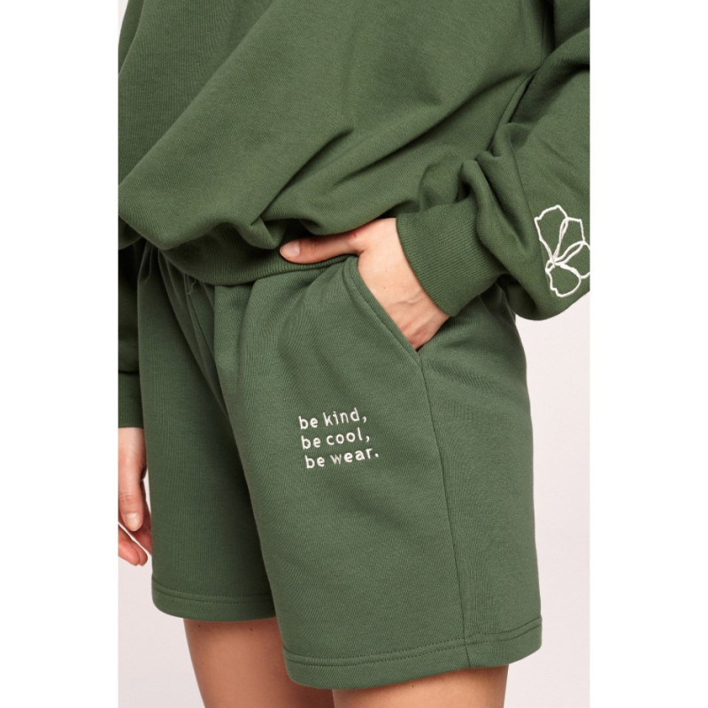 B186 Sweatshorts with embroidery - Grassy