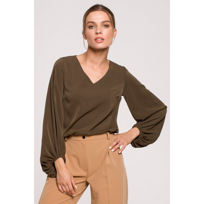 S272 Blouse with wide sleeves and neckline - khaki