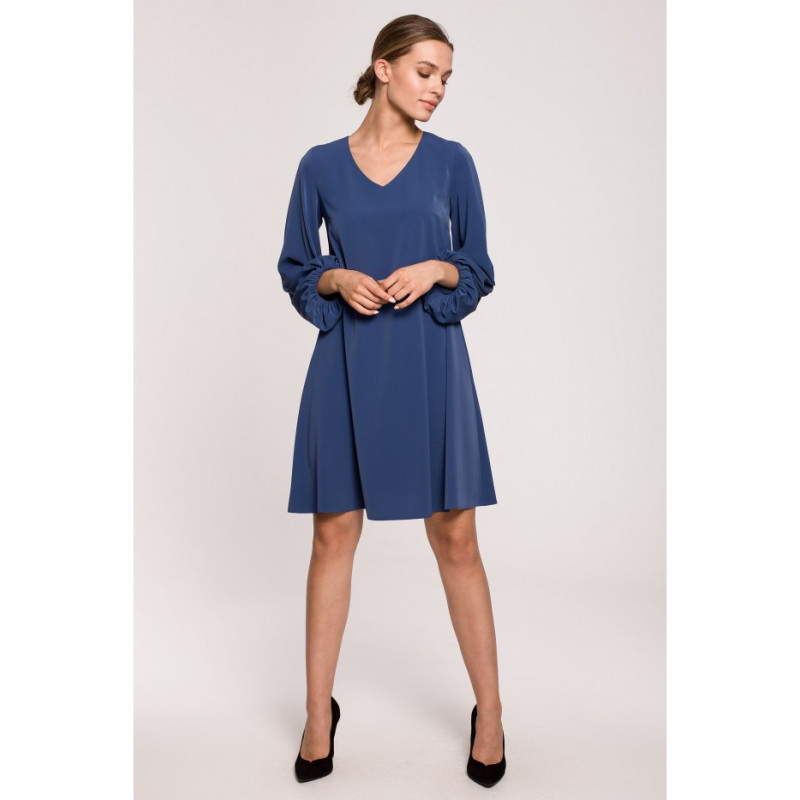 S273 Dress with wide sleeves and neckline - blue