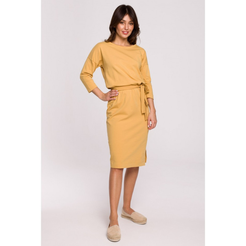 B221 Dress with belt and side slit - honey-colored