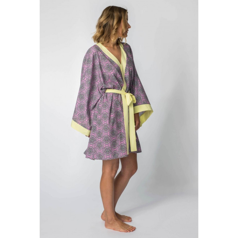 LA107 Kimono with colorful print - model 2