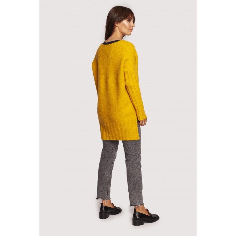 BK083 Sweater with neckline and longer back - honey