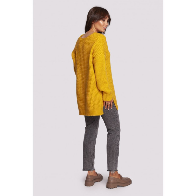 BK087 Long sweater with neckline and side slits - honey