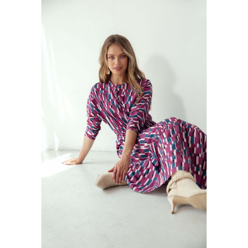 K144 Patterned maxi dress with slit - model 2