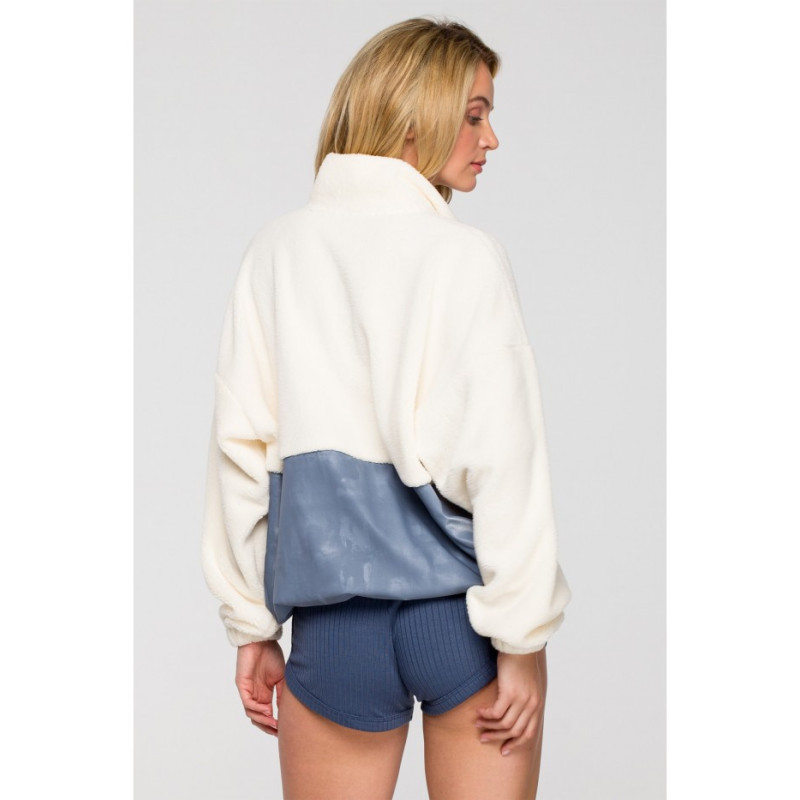 LA114 Plush sweatshirt with velcro pocket - model 3